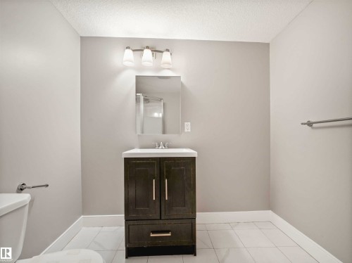 Image quality insufficient for description - 1090 Armitage Crescent, Edmonton, AB 