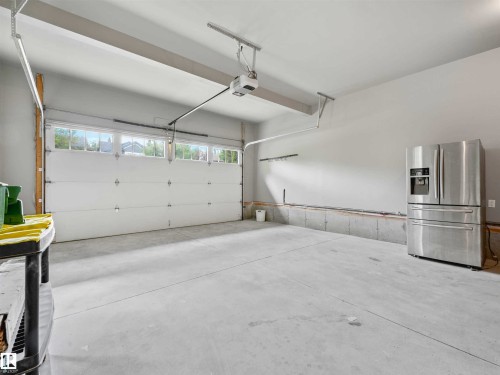 Image quality insufficient for description - 1090 Armitage Crescent, Edmonton, AB 