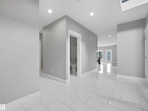 Image quality insufficient for description - 1090 Armitage Crescent, Edmonton, AB 