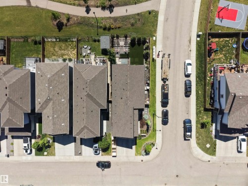Residential neighborhood featuring single-family homes with private driveways - 12171 177 Avenue, Edmonton, AB 