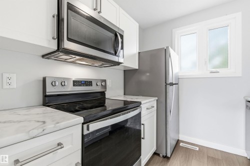Kitchen - 18353 66 Avenue, Edmonton, AB 