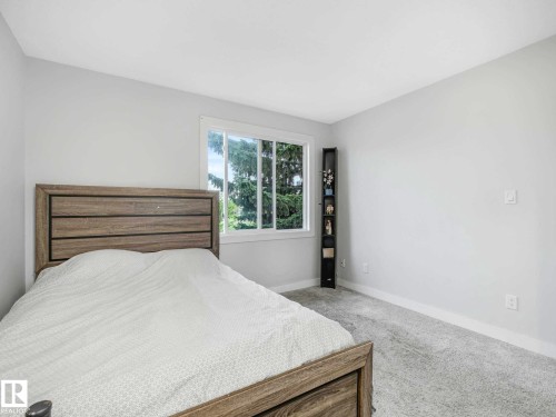550 Lakewood Road Nw, Edmonton, AB - Indoor Photo Showing Bedroom