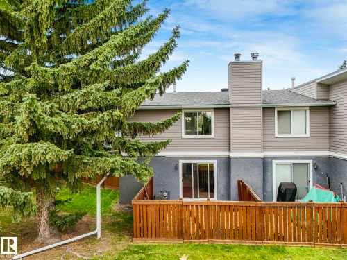Back yard faces a huge park for optimal privacy!  No neighbors behind property. - 550 Lakewood Road Nw, Edmonton, AB - Outdoor