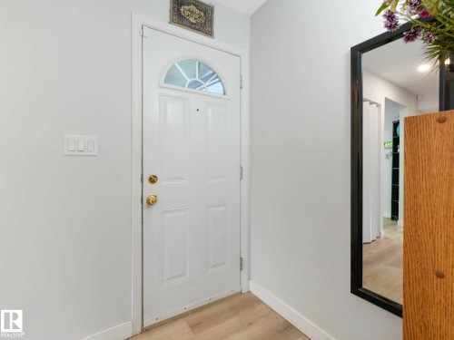 550 Lakewood Road Nw, Edmonton, AB - Indoor Photo Showing Other Room