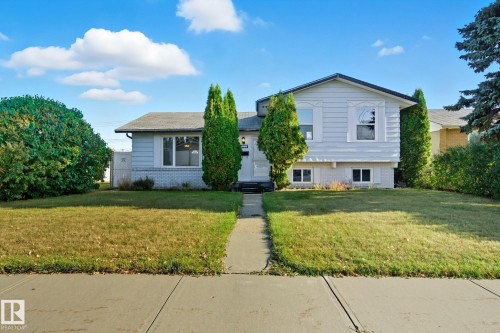 Split-level residence featuring light-colored siding and a dark roof - 14239 53 Street, Edmonton, AB 