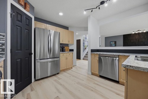 1892 Robertson Crescent, Edmonton, AB 