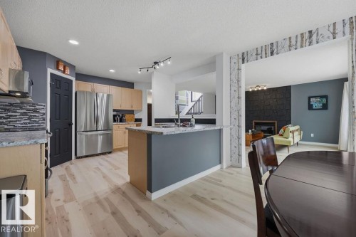 1892 Robertson Crescent, Edmonton, AB 