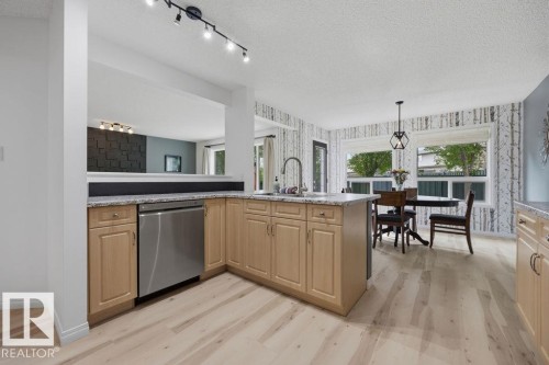 1892 Robertson Crescent, Edmonton, AB 