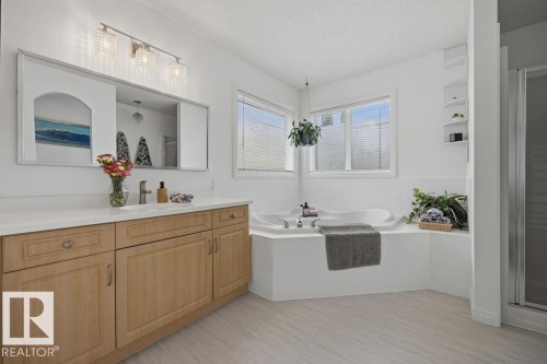 1892 Robertson Crescent, Edmonton, AB 