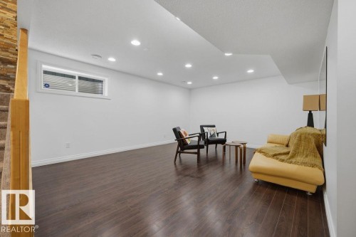 1892 Robertson Crescent, Edmonton, AB 