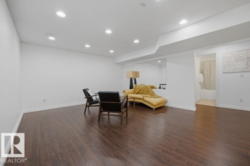 1892 Robertson Crescent, Edmonton, AB 