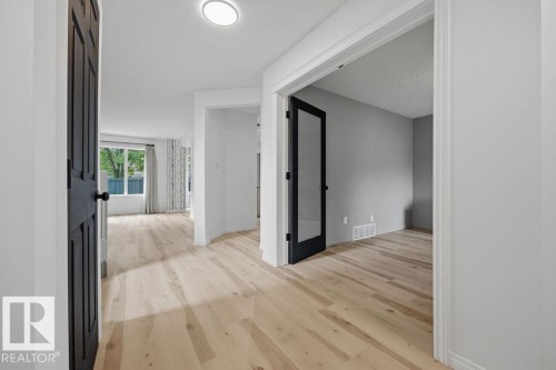1892 Robertson Crescent, Edmonton, AB 