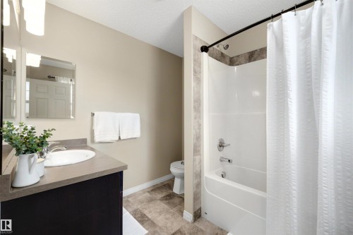 2097 Chalmers Way, Edmonton, AB 