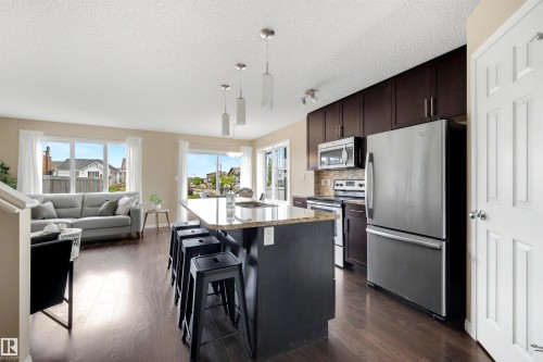2097 Chalmers Way, Edmonton, AB 