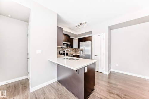 Kitchen - 303 560 Griesbach Parade Parade, Edmonton, AB 