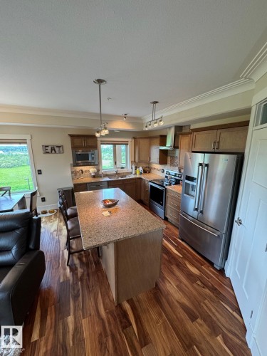 #302 5201 Brougham Dr, Drayton Valley, AB - Indoor Photo Showing Kitchen