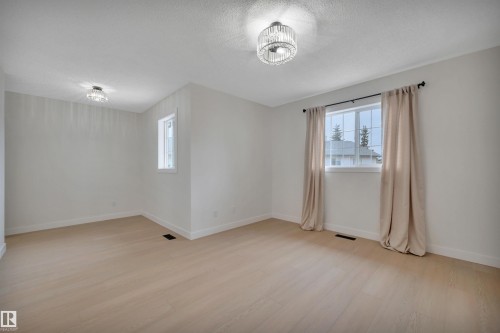 9 843 Youville Drive, Edmonton, AB 