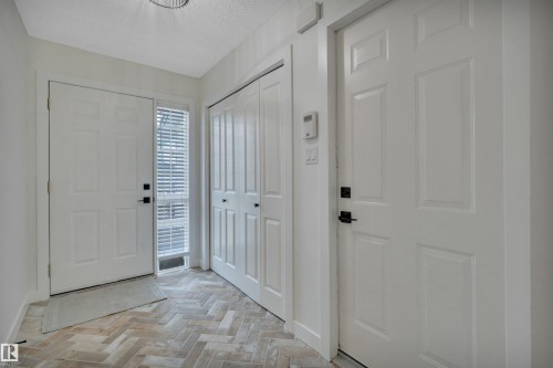 9 843 Youville Drive, Edmonton, AB 