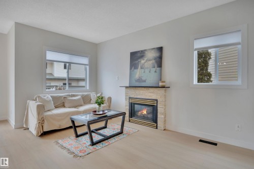 9 843 Youville Drive, Edmonton, AB 