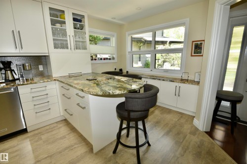 Kitchen - 6 St George'S Crescent, Edmonton, AB 