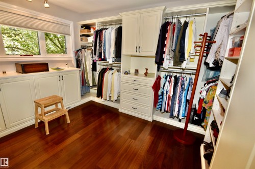 Walk in closet - 6 St George'S Crescent, Edmonton, AB 