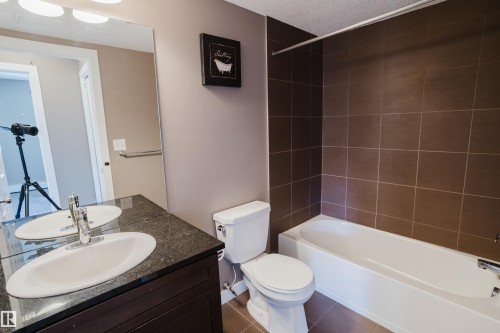 301 11820 22 Avenue, Edmonton, AB 