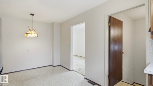 Corridor - 7408 40 Avenue, Edmonton, AB 