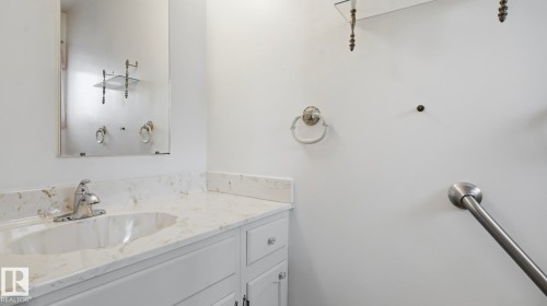 Bathroom - 7408 40 Avenue, Edmonton, AB 