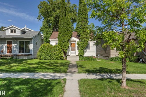 Charming single-story residence featuring white siding and a brown shingle roof - 11417 65 Street, Edmonton, AB 