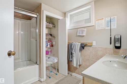 12908 120 Avenue, Edmonton, AB - Indoor Photo Showing Bathroom
