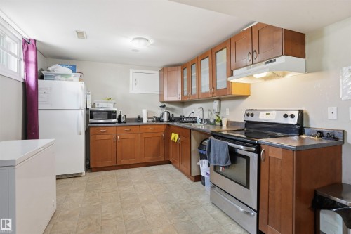 12908 120 Avenue, Edmonton, AB - Indoor Photo Showing Kitchen