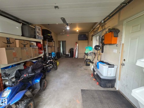 14 2 Avenue, Hay Lakes, AB - Indoor Photo Showing Garage
