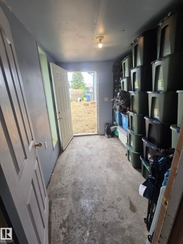 14 2 Avenue, Hay Lakes, AB - Indoor Photo Showing Other Room