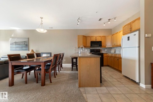 430 160 Magrath Road, Edmonton, AB - Indoor Photo Showing Kitchen