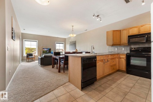 430 160 Magrath Road, Edmonton, AB - Indoor Photo Showing Kitchen