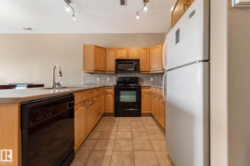 430 160 Magrath Road, Edmonton, AB - Indoor Photo Showing Kitchen