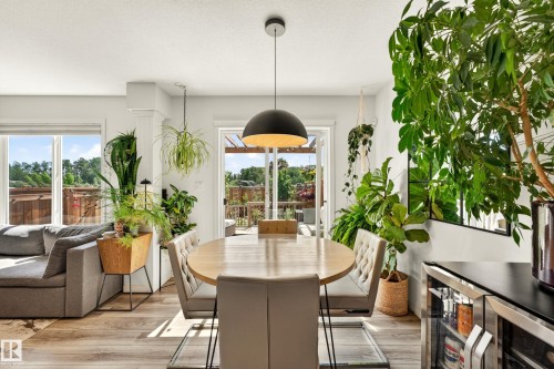 Open-concept living space with wood-finish flooring - 20507 128 Avenue, Edmonton, AB 