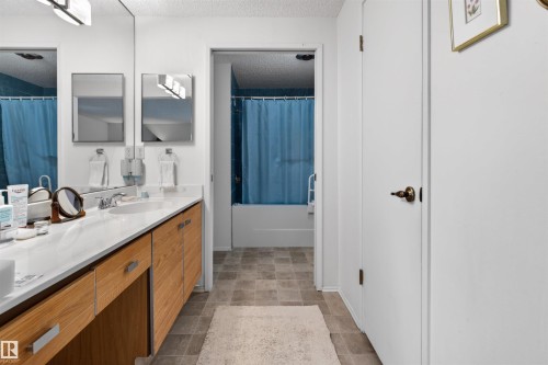 2705 124 Street, Edmonton, AB 