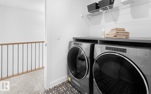 5314 Hawthorn Close Sw, Edmonton, AB - Indoor Photo Showing Laundry Room