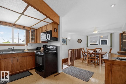 9523 52 Street, Edmonton, AB 