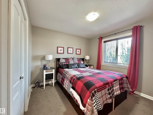 Bedroom featuring neutral wall paint, a window with blinds, and carpeted flooring - 105 Greystone Crescent, Spruce Grove, AB 
