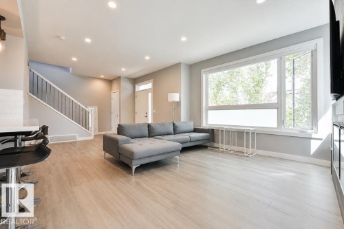 7202 98 Street, Edmonton, AB 