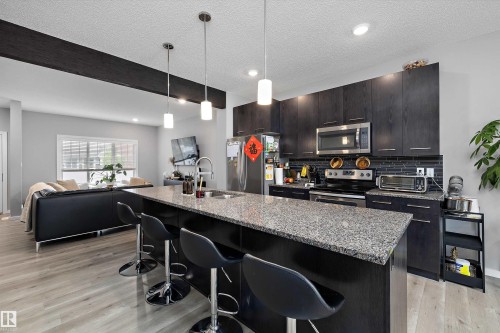 15927 13 Avenue, Edmonton, AB 