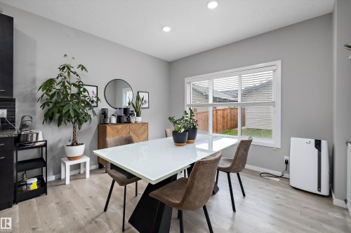 15927 13 Avenue, Edmonton, AB 