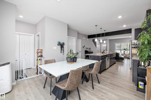 15927 13 Avenue, Edmonton, AB 