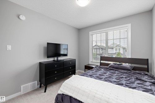 15927 13 Avenue, Edmonton, AB 