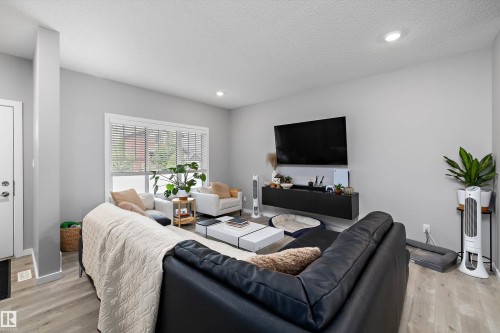 15927 13 Avenue, Edmonton, AB 