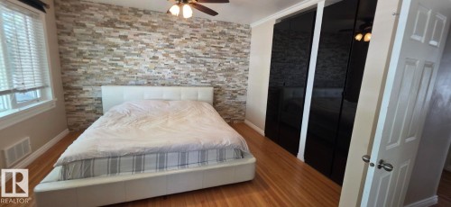 Feature wall with stacked stone veneer - 6704 93 Street, Edmonton, AB 