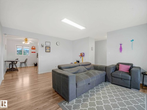 9528 151 Avenue, Edmonton, AB 