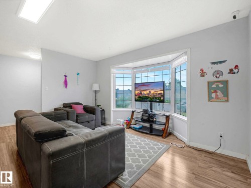 9528 151 Avenue, Edmonton, AB 